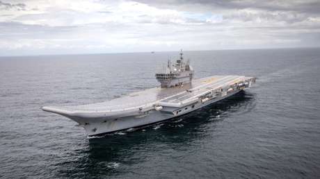 La India pone a prueba en el mar su primer portaaviones de fabricación nacional (VIDEO)