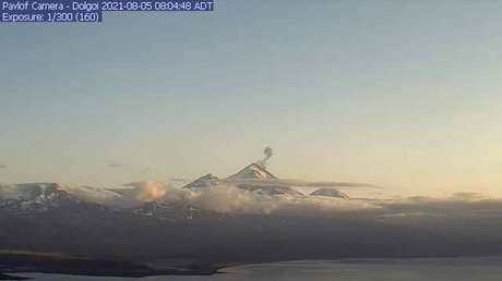Alaska registra la erupción de tres volcanes que arrojan lava y ceniza