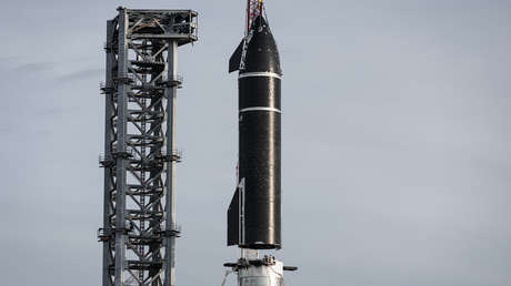 "Sueño hecho realidad": SpaceX muestra su cohete más grande completamente montado en la plataforma de lanzamiento (FOTOS)