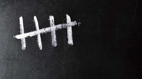 Polémica por un video que muestra a funcionarios chinos irrumpiendo bruscamente en una clase clandestina