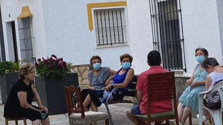 Un pequeño pueblo español quiere que su costumbre de conversar al aire libre sea Patrimonio de la Humanidad