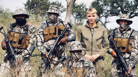 FOTO: Carlina de Mónaco promueve una campaña contra la caza de rinocerontes en África