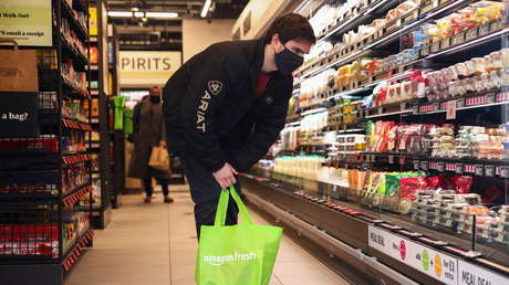 Un distraído comprador queda encerrado y completamente a oscuras en un supermercado al concluir el horario de ventas (VIDEO)