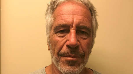 Una víctima de Jeffrey Epstein afirma que el magnate abusó sexualmente de ella desde que estaba en la secundaria y por 15 años