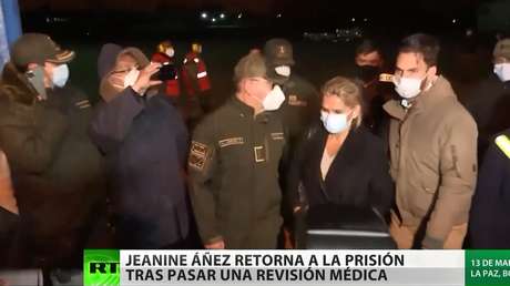 Jeanine Áñez, expresidenta autoproclamada de Bolivia, regresa al penal para mujeres de Miraflores tras una revisión médica