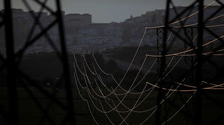 Críticas al Gobierno, presiones políticas y una propuesta de empresa pública: ¿qué pasa con la imparable escalada del precio de la luz en España?