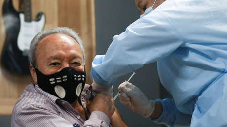 Escándalo en Colombia tras la filtración de contratos de compras de vacunas por un "error involuntario": Las 6 claves para entender qué pasó