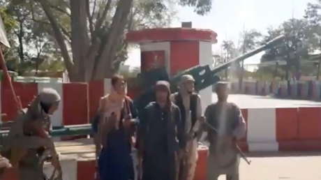 EE.UU. supone que los talibanes intentan aislar a Kabul y planificaría aceleradamente la retirada total de su Embajada