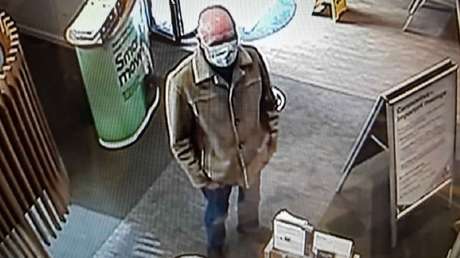 Un hombre intentó robar un banco con una nota escrita con tan mala letra que el cajero no sabía que se trataba de un asalto