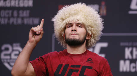 Khabib Nurmagomédov firma por un club de la tercera división de fútbol de Rusia