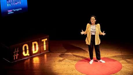 La 'youtuber' que creó su canal cuando era migrante irregular para contar su experiencia y ayudar a otros a obtener sus papeles en España