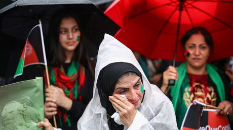 VIDEOS: Miles de manifestantes apoyan a los afganos en Londres y claman contra las "guerras subsidiarias en Afganistán"