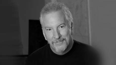 Un locutor de radio escéptico de las vacunas muere por covid-19 en EE.UU.