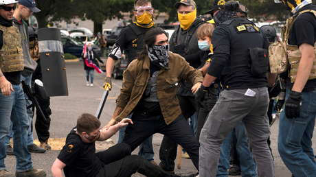 Enfrentamientos entre miembros de Antifa y seguidores de Trump terminan en tiroteo (VIDEOS)