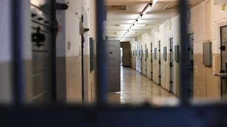 Presos asesinan a su compañero de celda, acusado de violación, lo mutilan y le arrancan el corazón en "un crimen bárbaro"