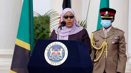 La presidenta de Tanzania desata indignación al decir que las futbolistas del país tienen "pechos planos" y no serían "atractivas" para el matrimonio