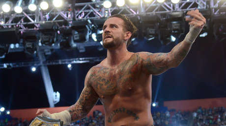 El luchador CM Punk vuelve al ring 7 años después de su escandalosa salida de la WWE: ¿por qué todo el mundo no deja de hablar de su regreso?