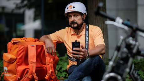 Exministro afgano se gana la vida como repartidor de comida en Alemania