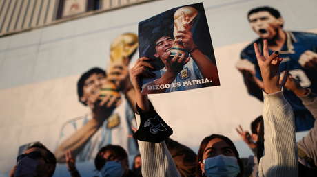 'Proyecto Pelusa': El álbum de fotos e increíbles historias de Maradona con gente de todo el mundo que causa furor en Instagram