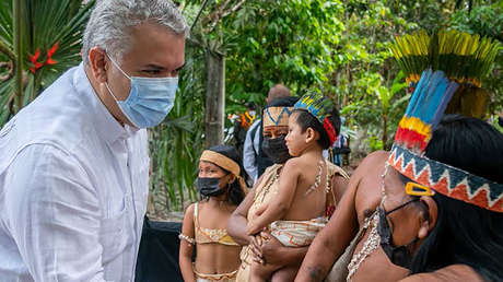 Una fotografía de Iván Duque en un acto con comunidades indígenas en Colombia desata una lluvia de críticas contra el mandatario