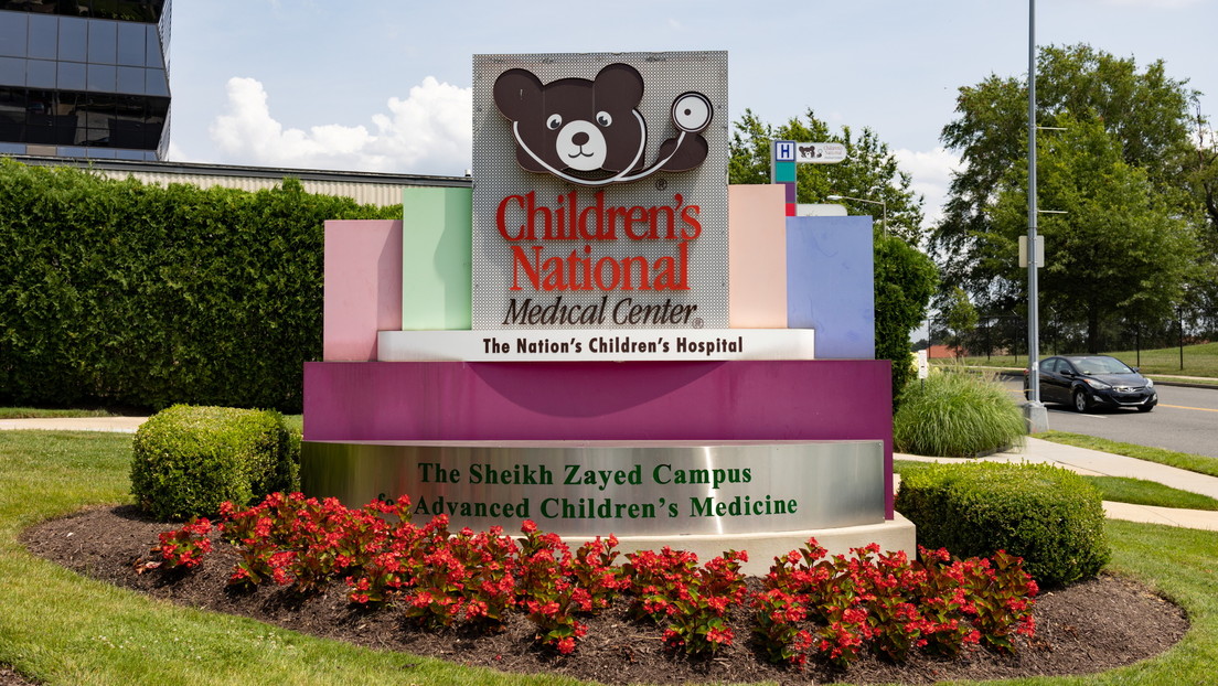 El aumento de casos pediátricos de covid-19 en EE.UU. lleva a hospitales a un "punto crítico"