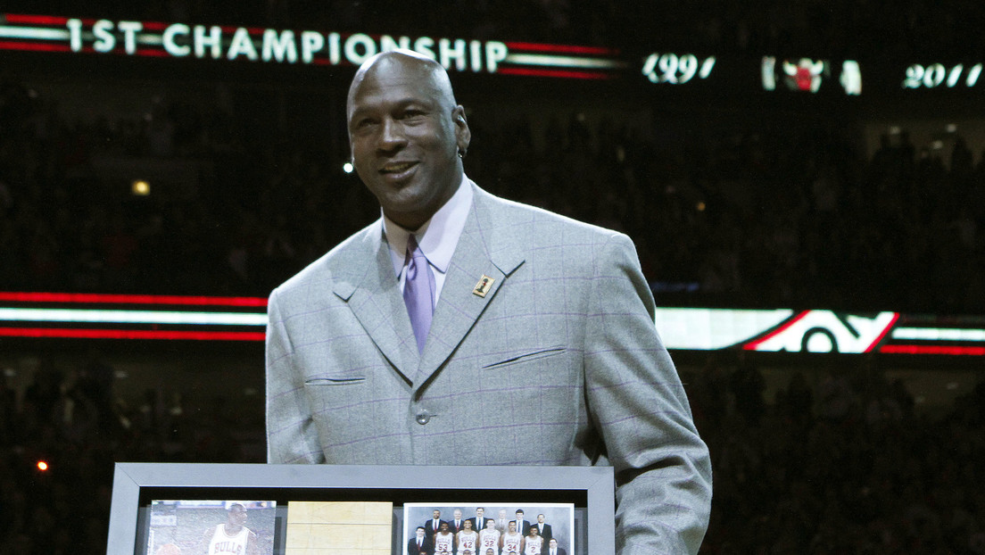 Subastan unos calzoncillos "muy usados" de Michael Jordan, a partir de 500 dólares (FOTO)