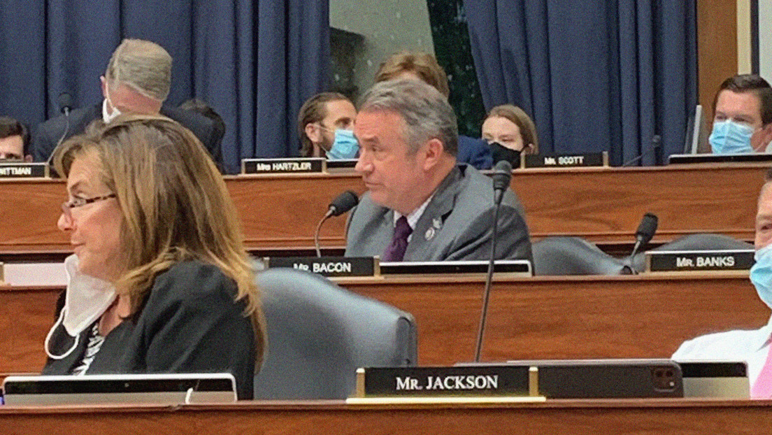 Comité de Servicios Armados de EE.UU. aprueba un aumento presupuestario en defensa de 24.000 millones días después de la retirada de Afganistán