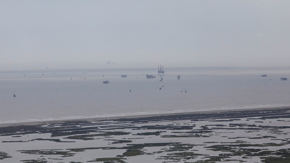 Más del 80% de la producción de petróleo estadounidense en el golfo de México sigue suspendida una semana después del paso del huracán Ida