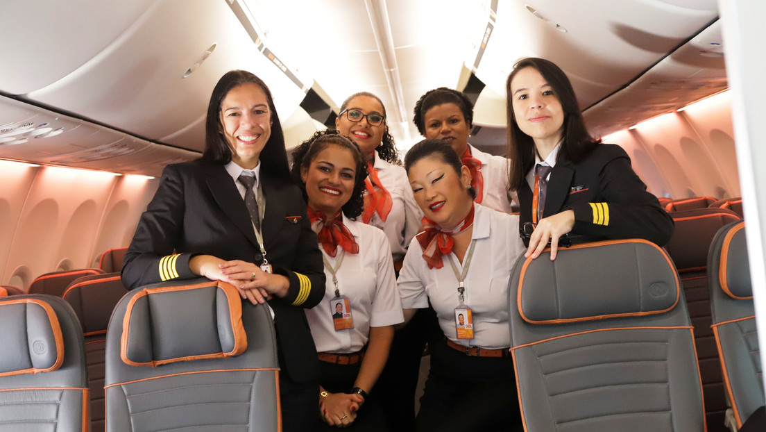 Una aerolínea brasileña es condenada a pagar el maquillaje, la manicura y la depilación de sus empleadas