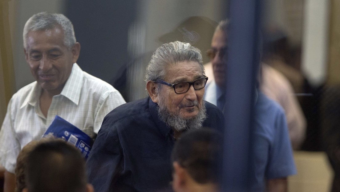 El Congreso de Perú aprueba el proyecto de ley que permite cremar el cadáver del líder de Sendero Luminoso, Abimael Guzmán