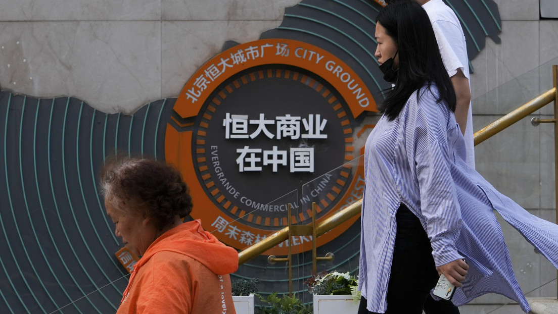 ¿La punta del iceberg? Expertos discuten las causas y consecuencias del desplome del grupo Evergrande, cuyos activos suponen un 2 % del PIB chino