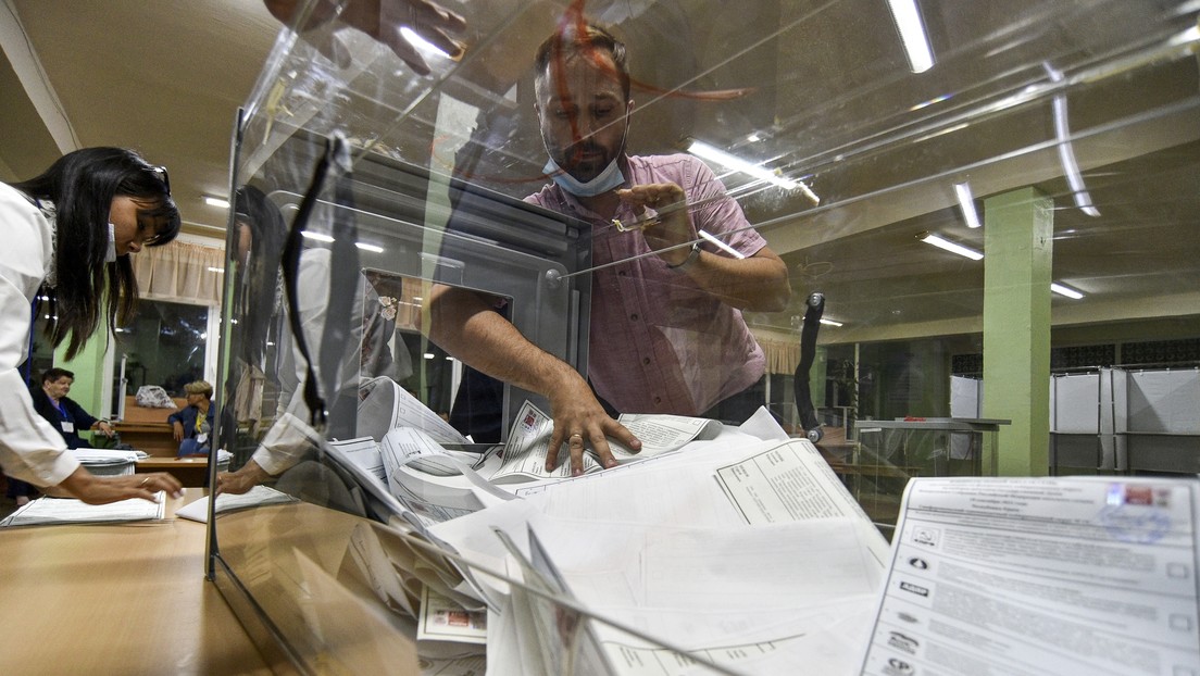 El partido Rusia Unida gana las elecciones legislativas con el 49,82% de los votos y retiene la mayoría parlamentaria