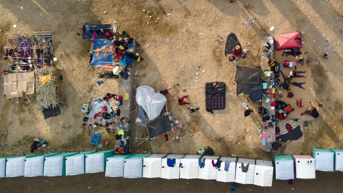 Víctimas de "un engaño monumental": La reacción del canciller de México sobre la represión a los migrantes haitianos que intentan llegar a EE.UU.