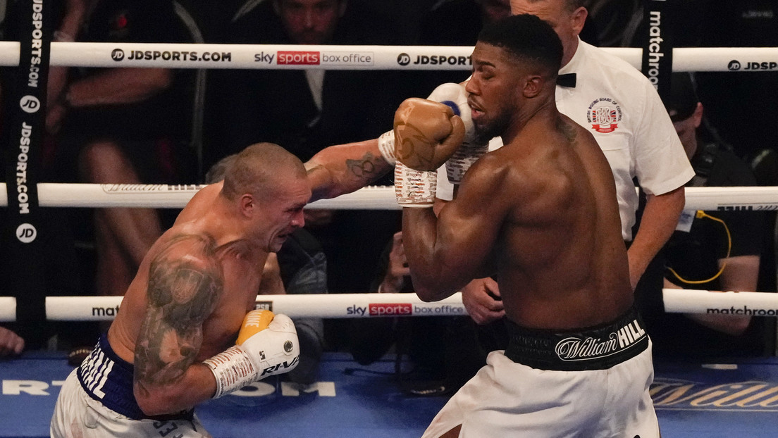 El invicto ucraniano Oleksandr Usyk pone fin al reinado de Anthony Joshua en el campeonato mundial unificado de los pesos pesados