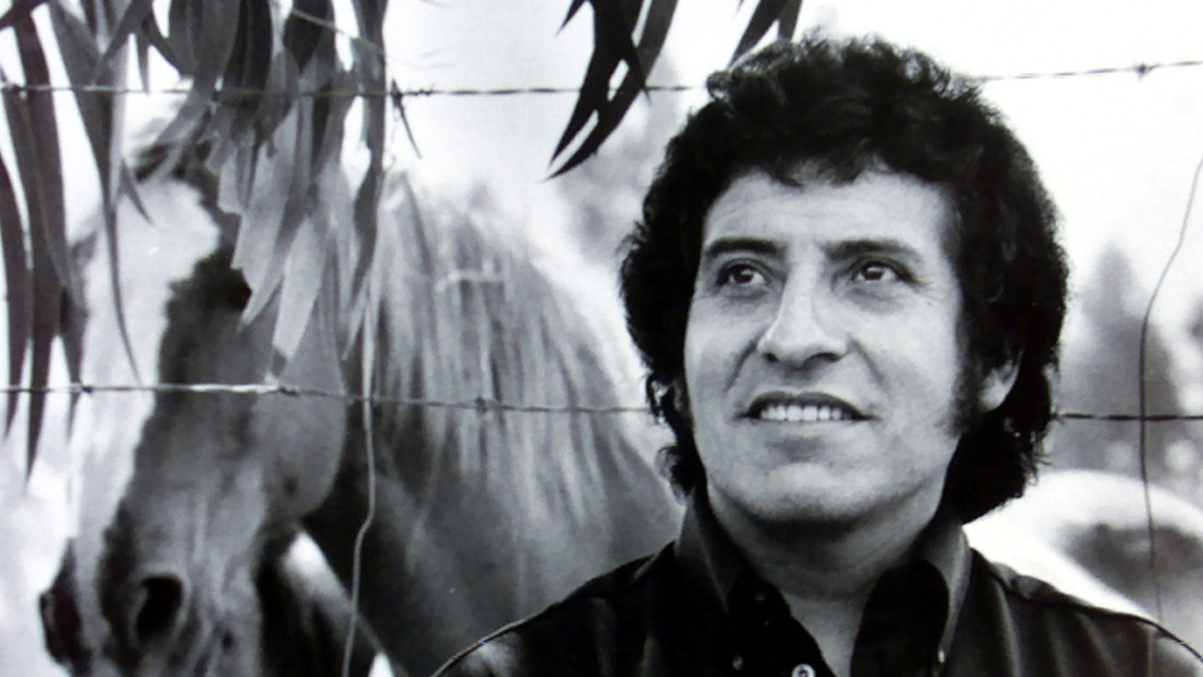 FOTO: Vandalizan la tumba del mítico cantautor Víctor Jara en el 89.º aniversario de su nacimiento
