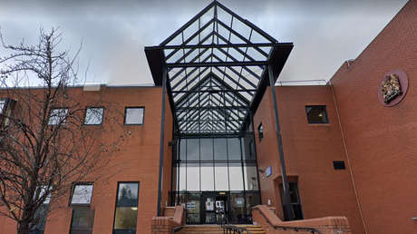 Un supremacista blanco de 21 años es sentenciado a leer novelas clásicas para evitar ir a prisión