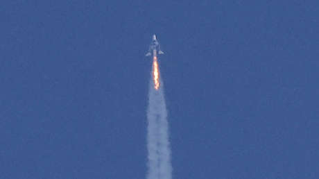 La nave Virgin Galactic de Richard Branson se desvió del curso durante su primer vuelo espacial