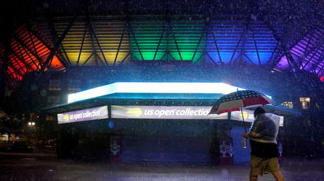 VIDEO: Torrencial lluvia se cuela a través del techo del estadio Louis Armstrong en Nueva York y obliga a suspender un juego del Abierto de EE.UU.