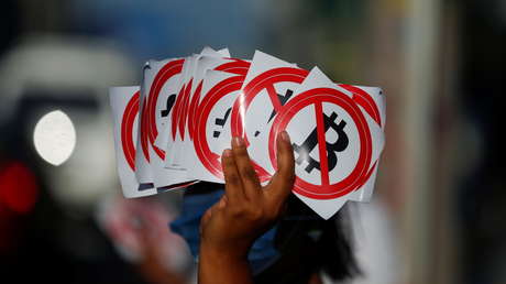 La extraña detención (y posterior puesta en libertad) de un crítico a la implementación del bitcóin en El Salvador