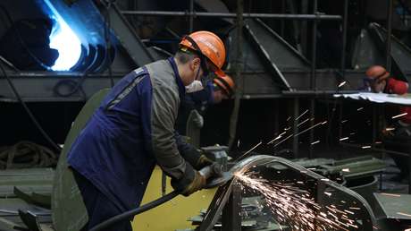 Primer ministro ruso: "La inteligencia artificial reemplazará a las profesiones monótonas y rutinarias"