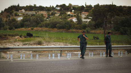 España: Dos hombres se presentan al examen de recuperación del carnet de conducir al volante de sus coches