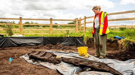 Hallan un ídolo pagano de madera de 2,5 metros de alto y 1.600 años de antigüedad en un pantano 'sagrado' de Irlanda