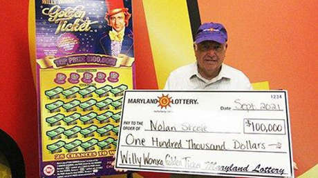 Escucha una 'voz' en su cabeza que le pide comprar un billete de lotería y gana 100.000 dólares