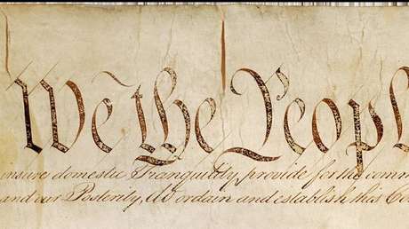 Los Archivos Nacionales de EE.UU. marcan con avisos de "lenguaje ofensivo" la Constitución y la Declaración de Independencia