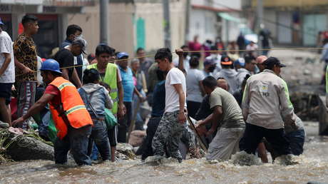 VIDEOS: Afectados por las lluvias e inundaciones en México bloquean una autopista para exigir el apoyo de las autoridades