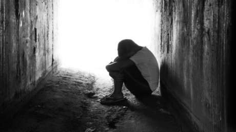 Un director escolar es condenado por abusar de un menor y filmar a otros niños desnudos y un juez lo tacha de "pedófilo manipulador y muy peligroso"