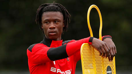 La televisión pública de España ofrece disculpas a Camavinga por comentarios racistas durante su presentación en el Real Madrid