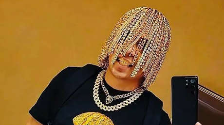 Dan Sur, el rapero que asegura tener implantes de cadenas de oro como cabello que cosecha millones de visualizaciones en TikTok (VIDEOS)
