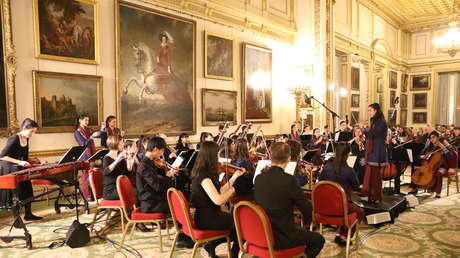 Reportan que una reconocida orquesta femenina no pudo evacuarse del aeropuerto de Kabul porque el jefe de un puesto talibán estaba durmiendo
