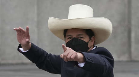 Aumenta la aprobación de Pedro Castillo en Perú mientras crece el rechazo al Congreso y su presidenta